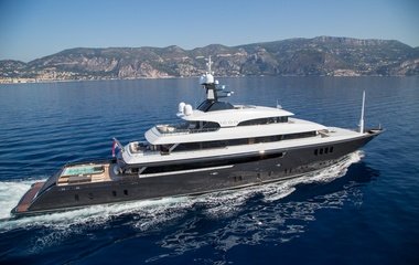 Icon Yachts Loon