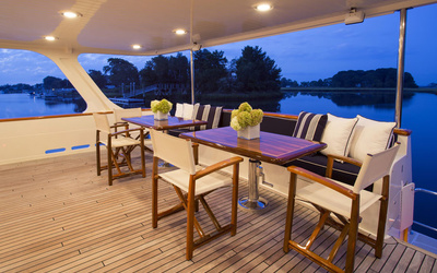 Offshore Yachts 80’ Voyager Grand Salon