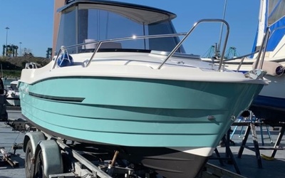 Manara 550 Pilothouse