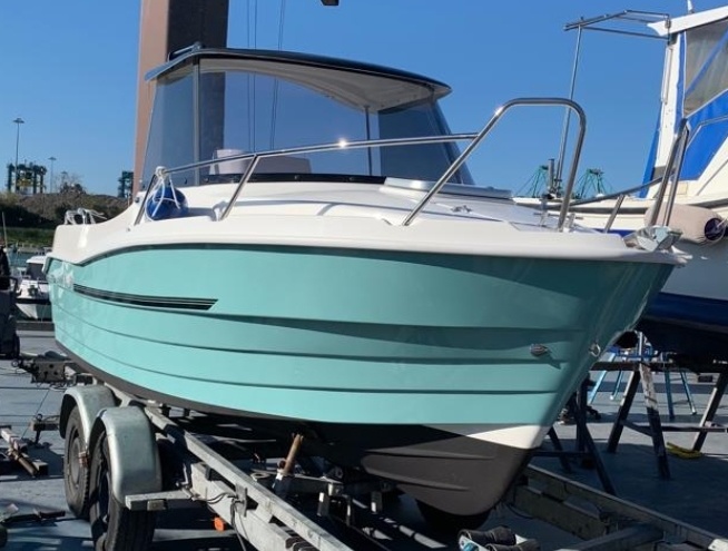 Manara 550 Pilothouse
