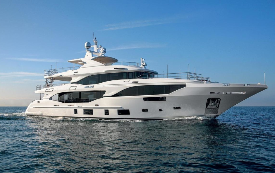 The Benetti BIG FIVE Fordeca sunbathing area has been successfully extended with a spa pool across the deck.