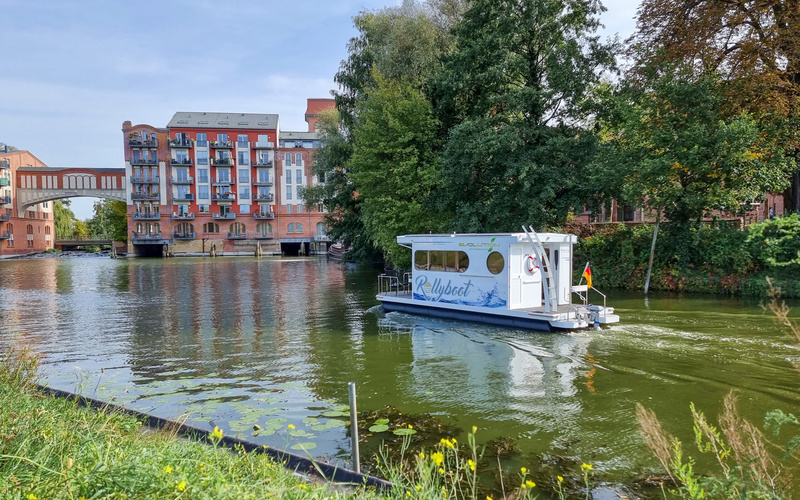 Rollyboot Houseboat