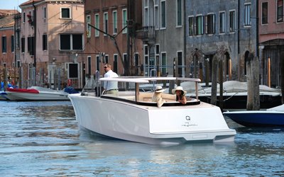 Q Yachts Q30 eLimo