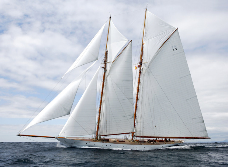 Marin LuxurYachts Elena