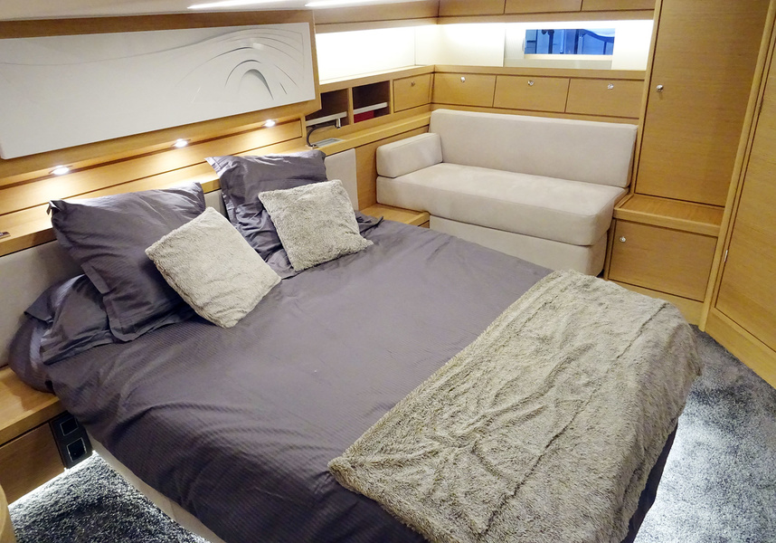 There are some differences, though. For example, Dufor Exclusive 63 offers not just a spacious, but a huge aft cabin - the largest in the class. 