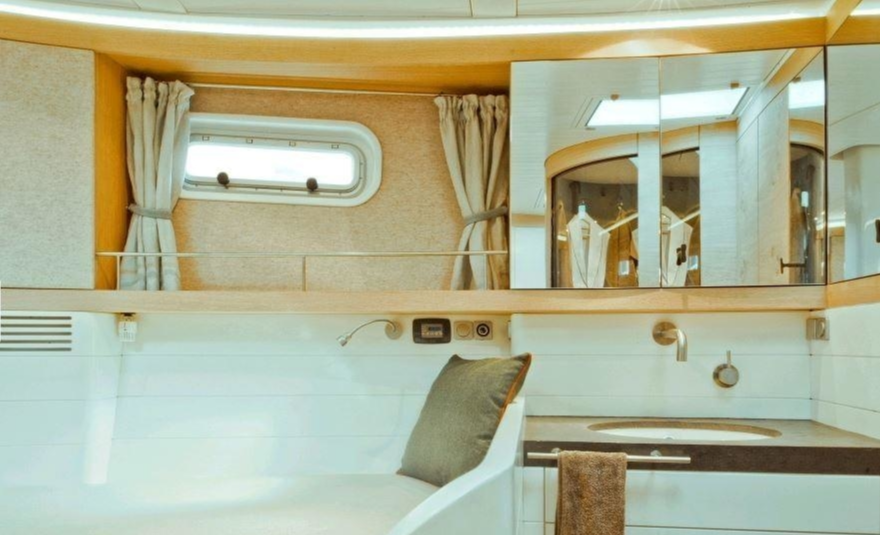 K&M Yachts Helen