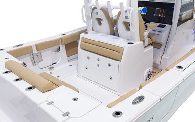 Sportsman Open 302 Center Console