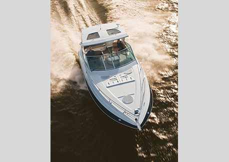 Cruisers Yachts 330 Express