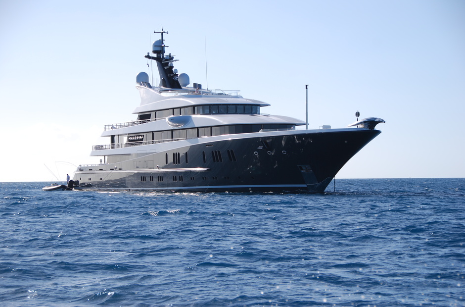 Lurssen Phoenix 2