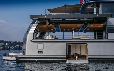 Cutwater C-302 Coupe