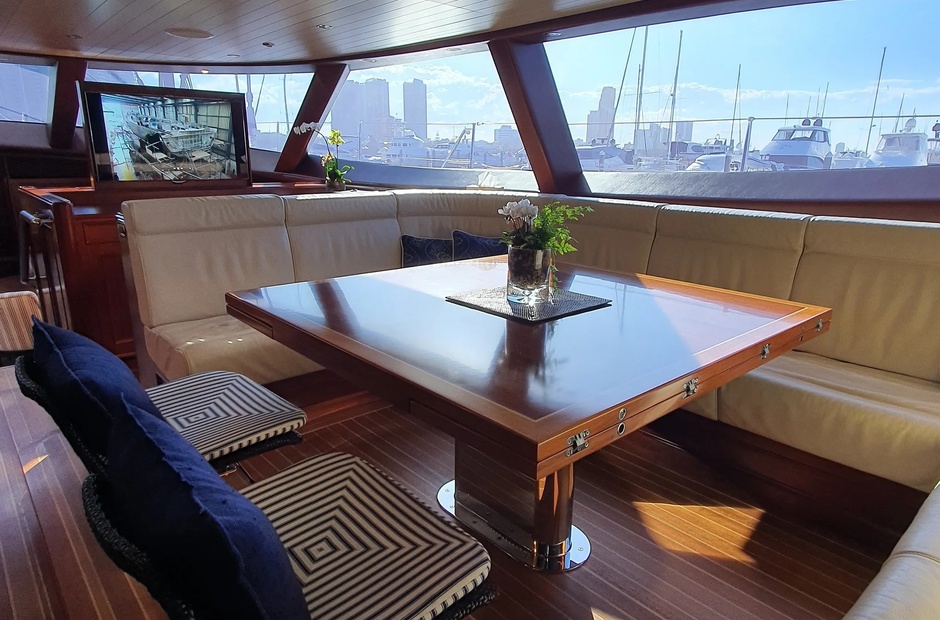 Alloy Yachts Encore