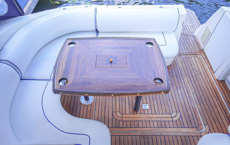 Cruisers Yachts 370 Express (2006)