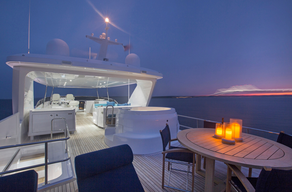 Hatteras Lady Carmen