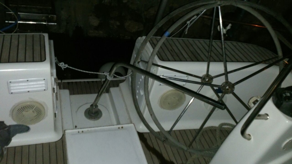 The steering wheels are off, now only a good old tiller can help us.