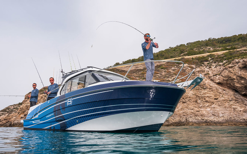 Beneteau Antares 8 Fishing