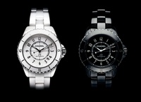 Интересный факт: яхт-клуб отдает должное культовым наручным часам Chanel, празднующим 20-летний юбилей, и называется аналогично — J12. В свою очередь, «ходики» создавались в честь яхт J-класса. Между прочим, по соседству с пляжем находится официальный магазинчик-бутик, где можно приобрести сей аксессуар из последней коллекции — себе любимому или своей любимой.