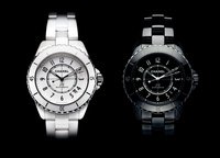 Интересный факт: яхт-клуб отдает должное культовым наручным часам Chanel, празднующим 20-летний юбилей, и называется аналогично — J12. В свою очередь, «ходики» создавались в честь яхт J-класса. Между прочим, по соседству с пляжем находится официальный магазинчик-бутик, где можно приобрести сей аксессуар из последней коллекции — себе любимому или своей любимой.