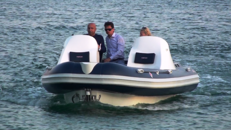 The first boat from ASIS Boats, equipped with «legs».