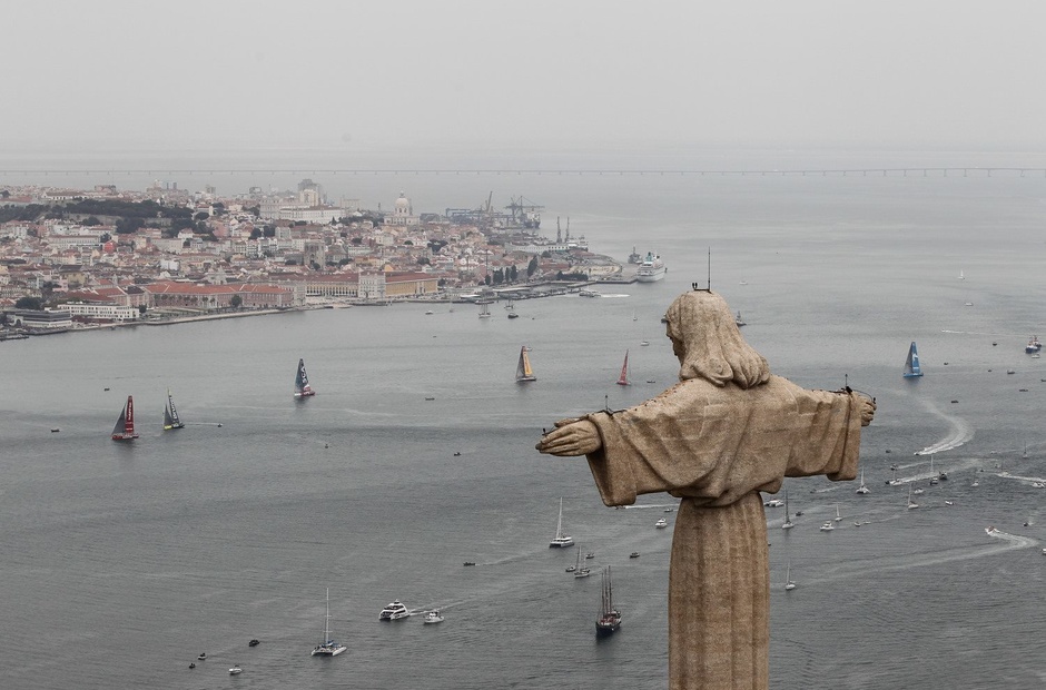 Восьмой этап Volvo Ocean Race 2015: трудный старт трудного пути