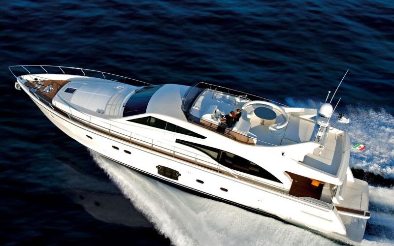 Ferretti 700