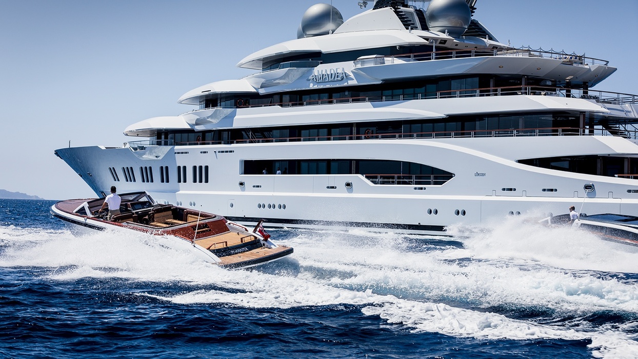 In practice, the overhangs form secluded, hidden corners for relaxing on decks.