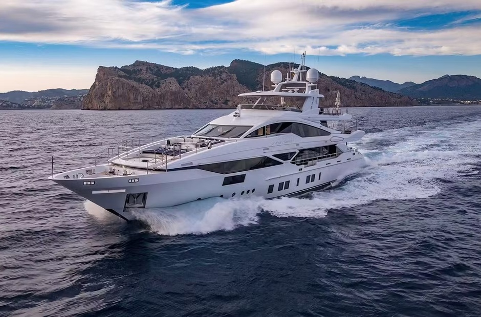Benetti New Waves