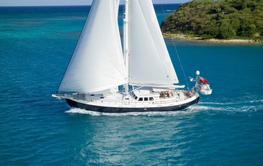 KM Yachtbuilders Lola E