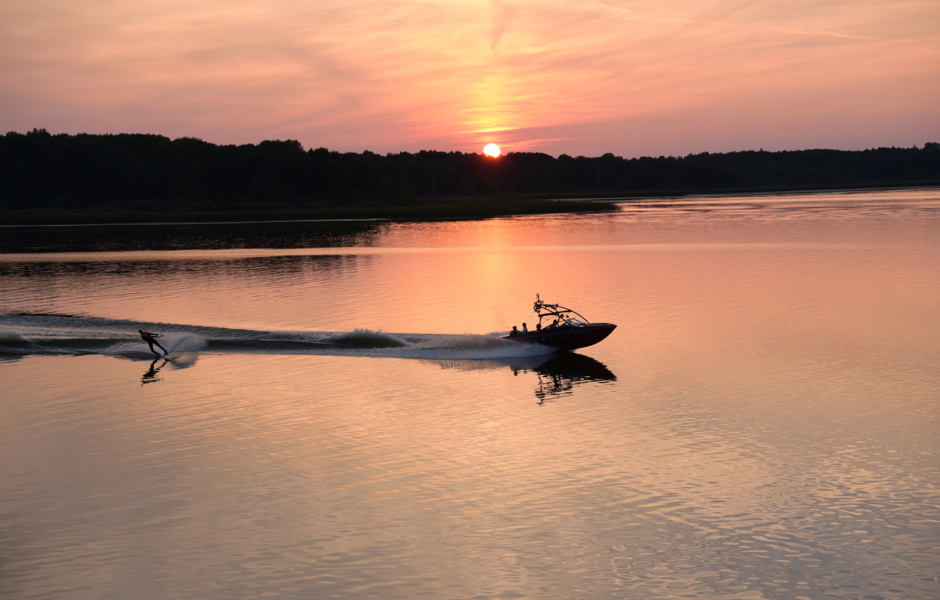 Not a breeze, and you want to go to water? Change the sails with the wak.