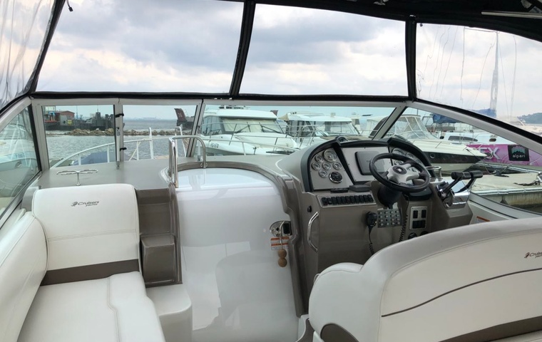 Cruisers Yachts 300 Express (2008)