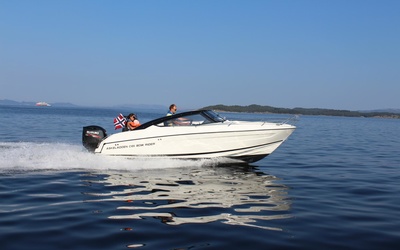 Parker 690 Bow rider