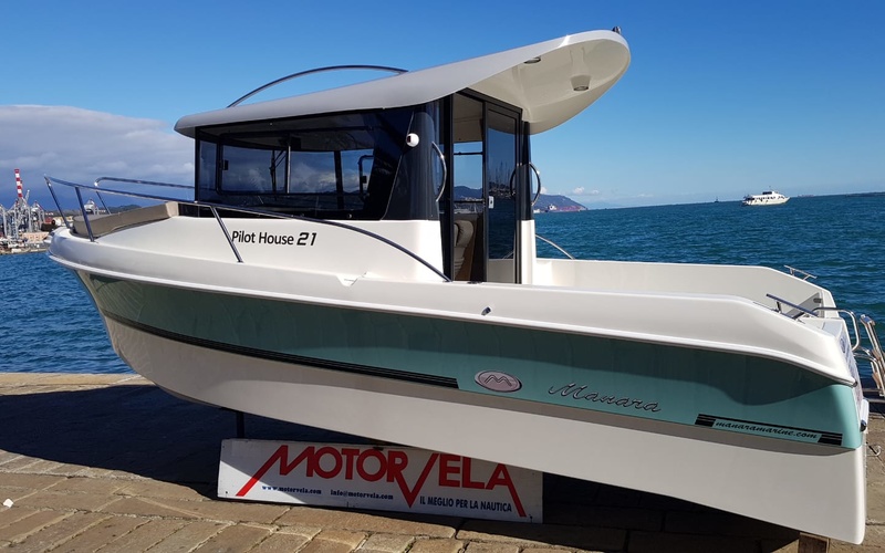 Manara 21 Pilothouse