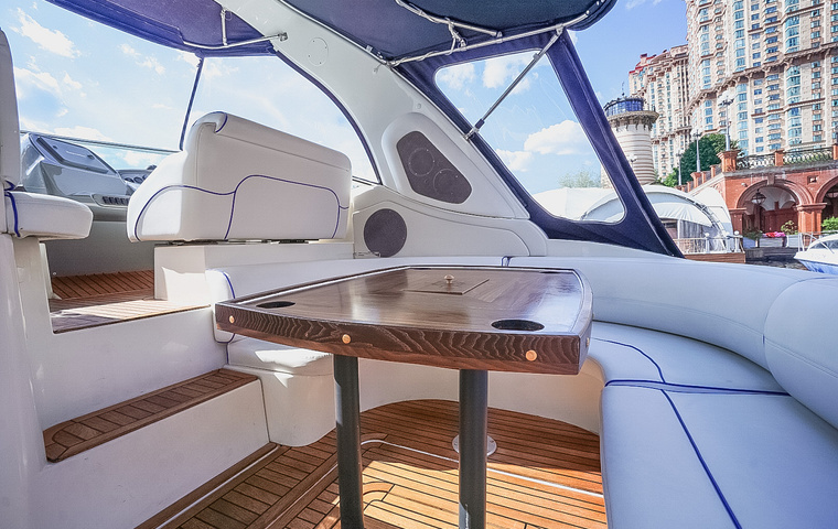 Cruisers Yachts 370 Express (2006)