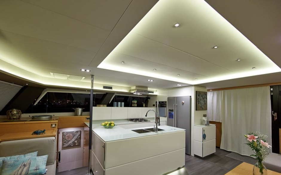 Fountaine Pajot LIR