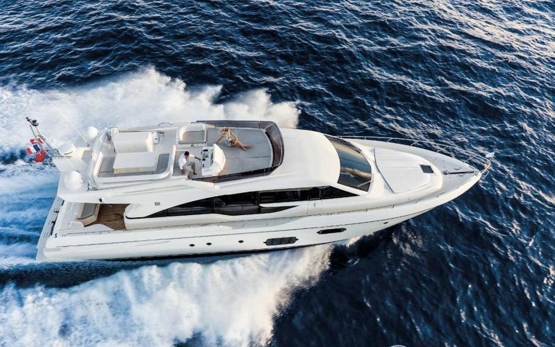 Ferretti 690