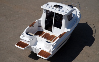 Manara 20 Pilothouse