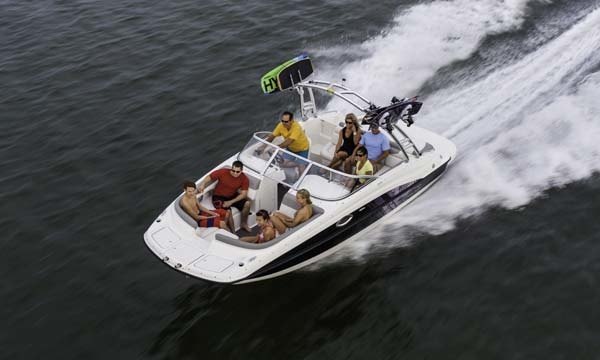 Bayliner 215 Deck Boat