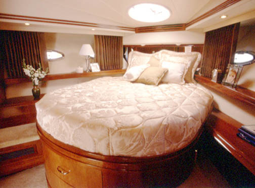 Carver 570 Voyager