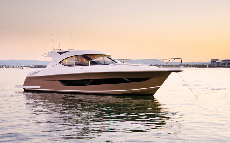 Riviera 4400 Sport Yacht