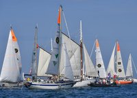 Классическая рыбацкая лодка Iles de Noirmentier ворвалась в стартовую область, подрезав Endurance 35 Esmeralda Игоря Зарецкого, Rustler 36 PRB Филиппа Пече и Tradewind 35 Puffin Иствана Копара    
