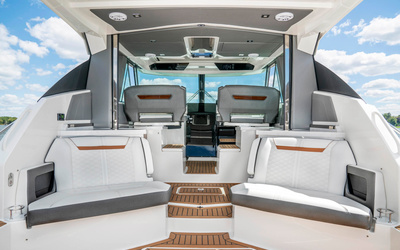 Tiara 43 LE