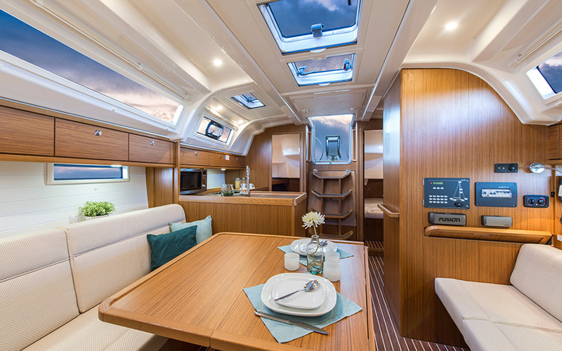 Bavaria Cruiser 37 
