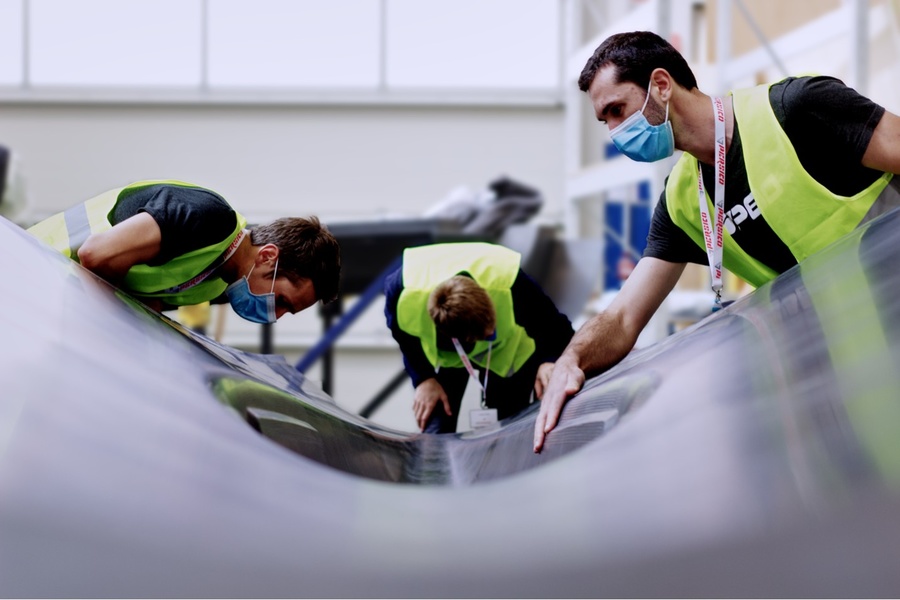 На фото первая форма для строительства корпуса SP80, созданная Sinergia Racing Group SLU в Испании и доставленная напрямую на верфь Persico Marine в Италии