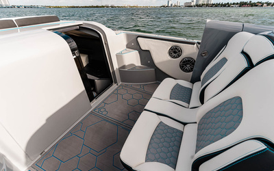 Deep Impact 399 Cabin