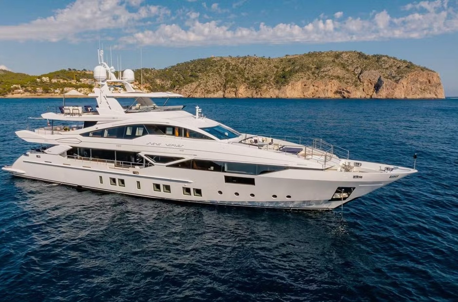 Benetti New Waves