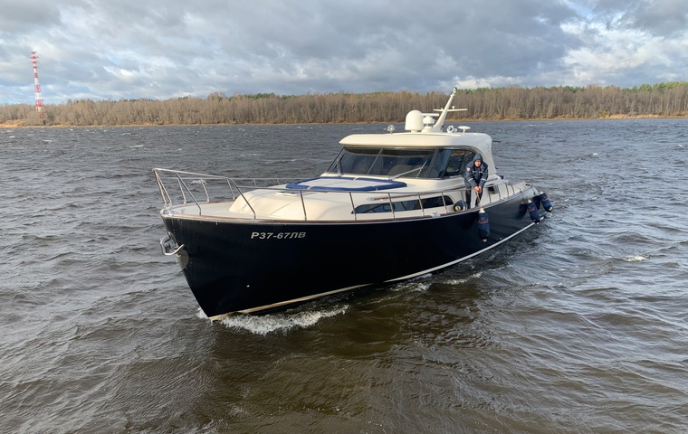 Mochi Craft Dolphin 51 (2004)
