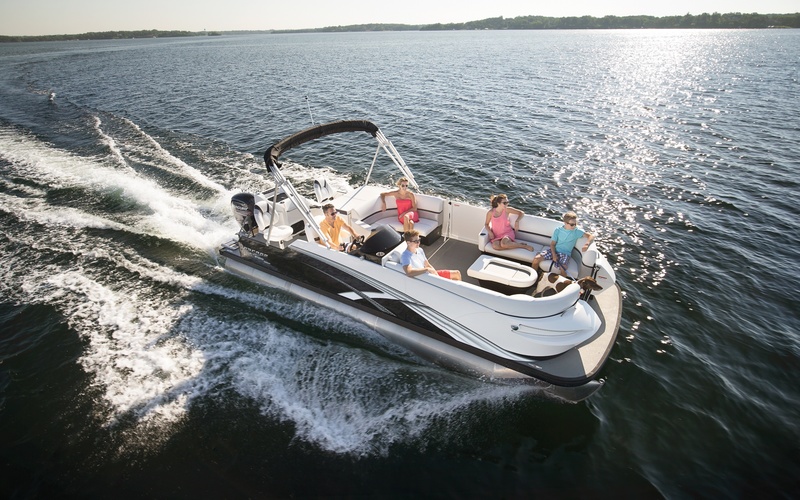 Larson 2400 Escape RT Twin Fish