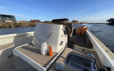 Venegy V30 Classic Cabin