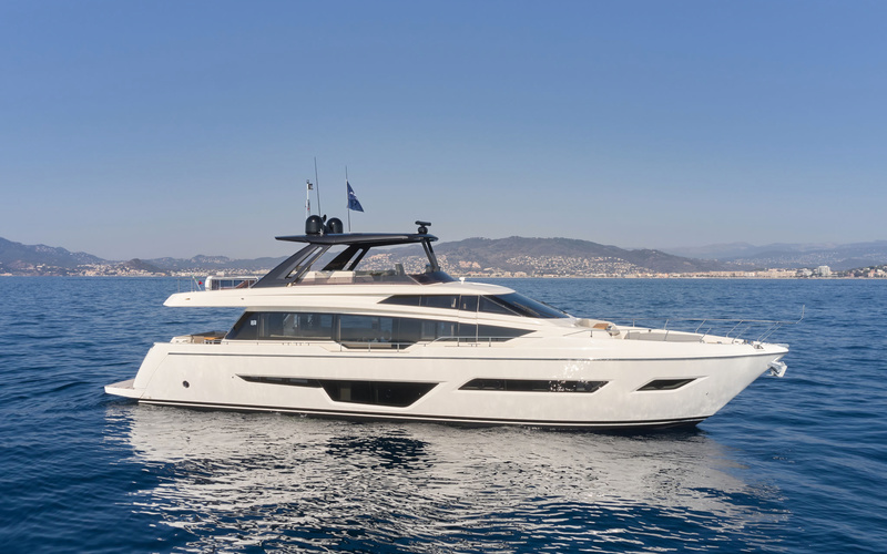 Ferretti 780