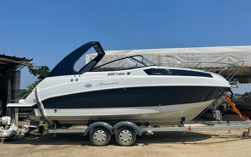 Manara 695 Cabin