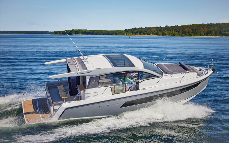 Sealine C335